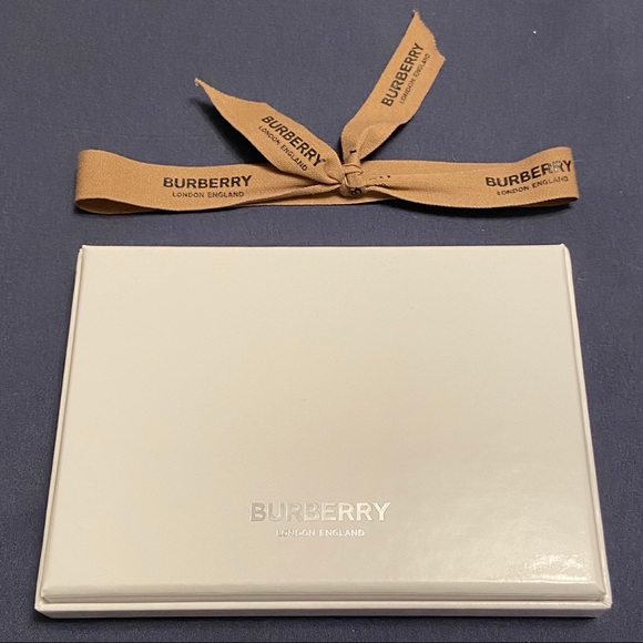 Burberry postcard set - Picture 9 of 9